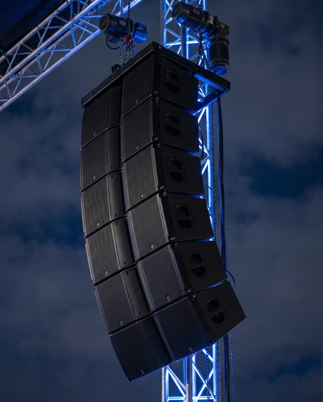 SSOUNDS professional flown line-array loudspeaker system